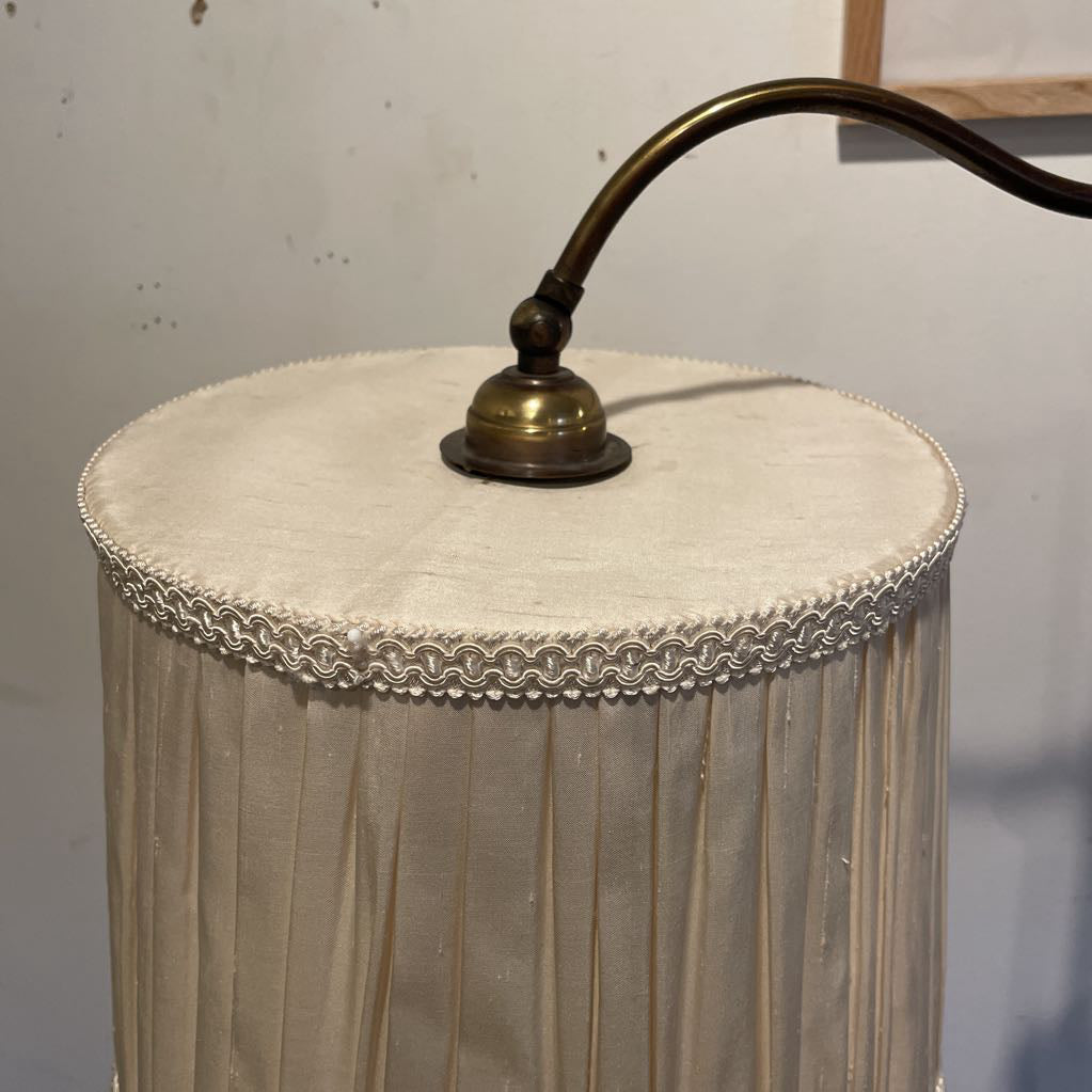 Vintage Brass Floor Lamp with Round Base LAMPS