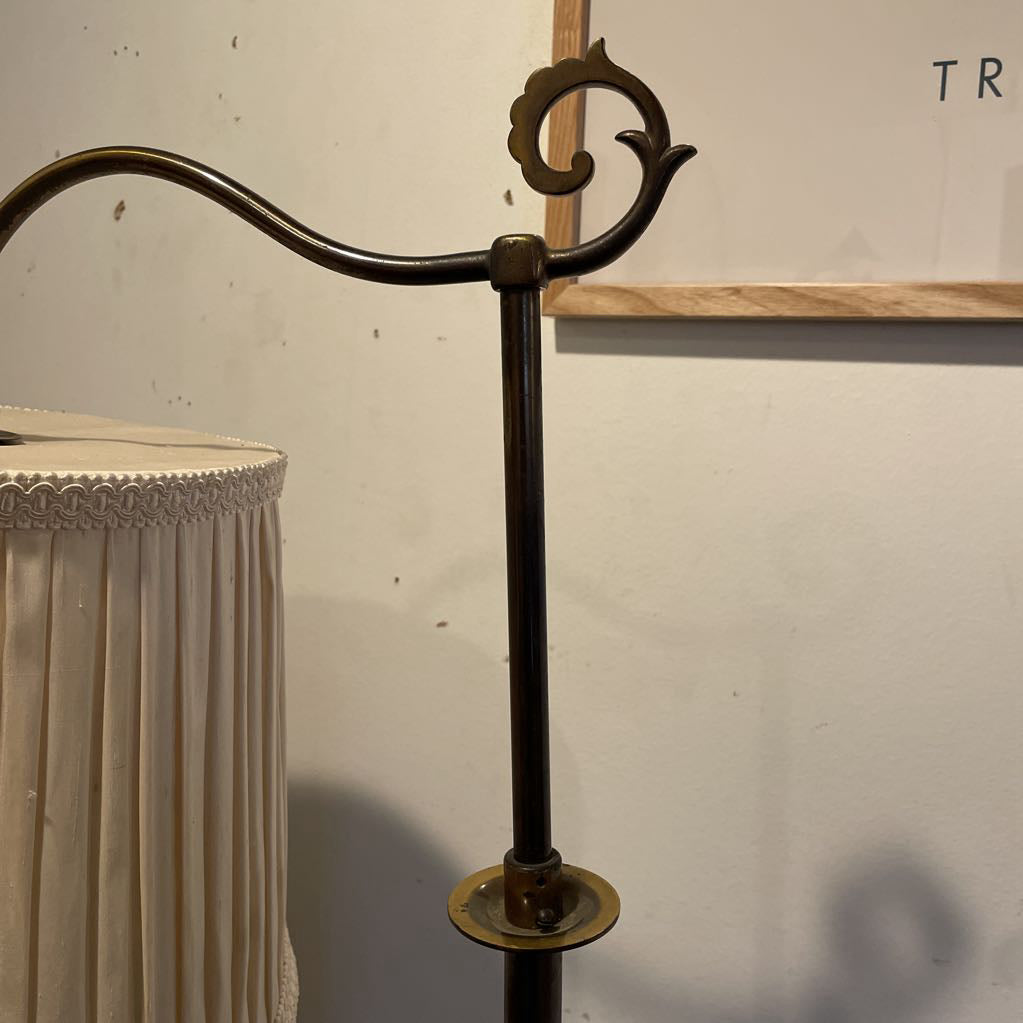 Vintage Brass Floor Lamp with Round Base LAMPS