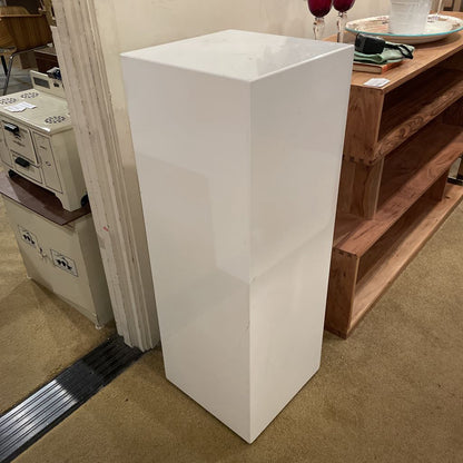 White Lacquered Pillar UNCATEGORIZED