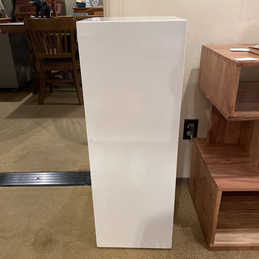 White Lacquered Pillar C SIDE TABLES