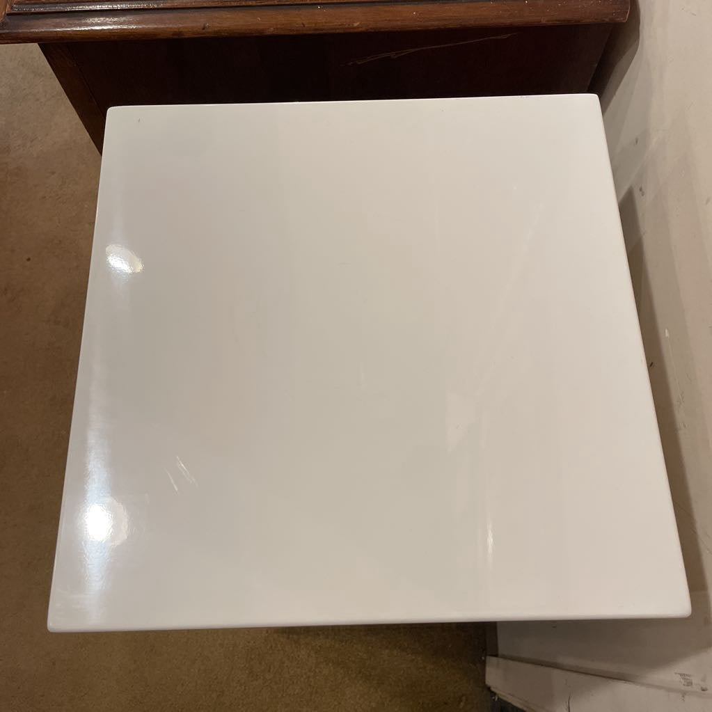 White Lacquered Pillar UNCATEGORIZED