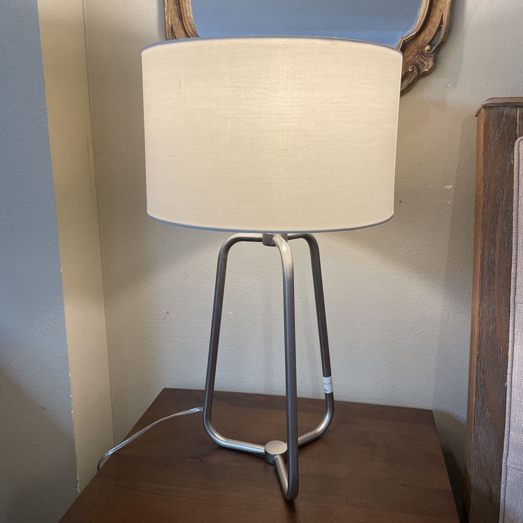 Metal Tri Leg Table Lamp LAMPS