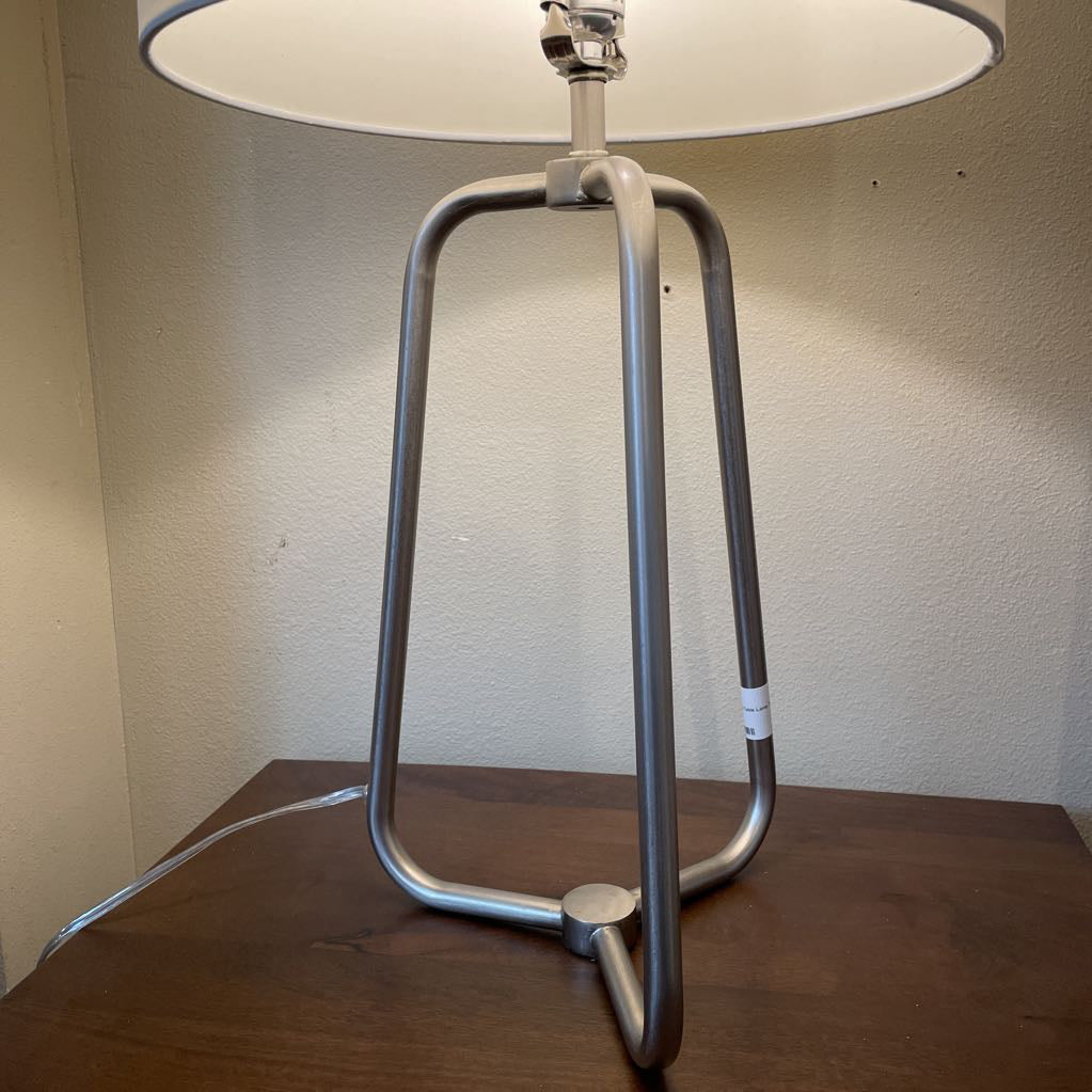 Metal Tri Leg Table Lamp LAMPS