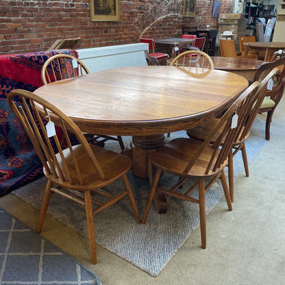 Oak Round Expanding Dining Table with 5 Spindle Back Dining Chairs SET