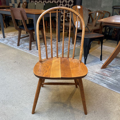 Oak Round Expanding Dining Table with 5 Spindle Back Dining Chairs SET