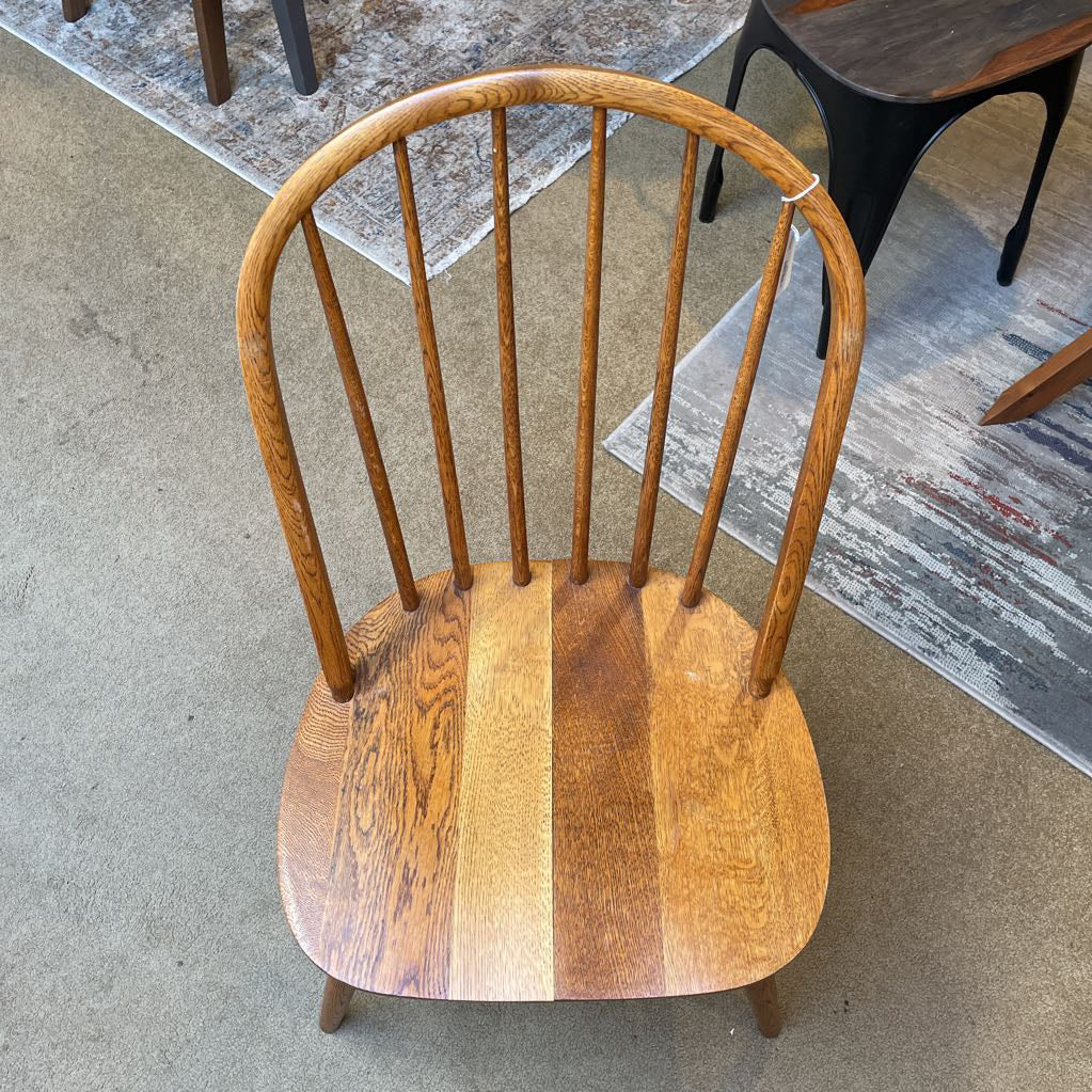 Oak Round Expanding Dining Table with 5 Spindle Back Dining Chairs SET