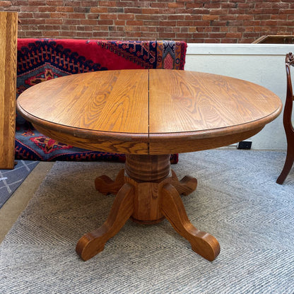 Oak Round Expanding Dining Table with 5 Spindle Back Dining Chairs SET
