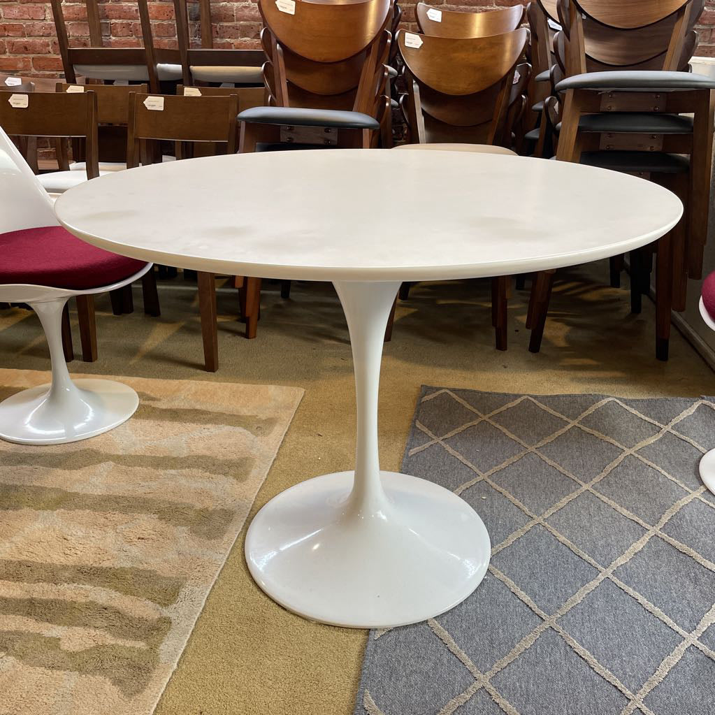 Rove ConceptsSaarinen Stye White Tulip Table and # Swivel Maroon Charis SET