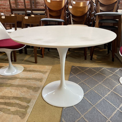 Rove ConceptsSaarinen Stye White Tulip Table and # Swivel Maroon Charis SET