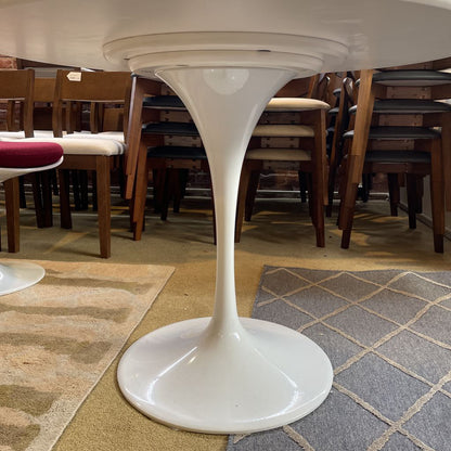 Rove ConceptsSaarinen Stye White Tulip Table and # Swivel Maroon Charis SET