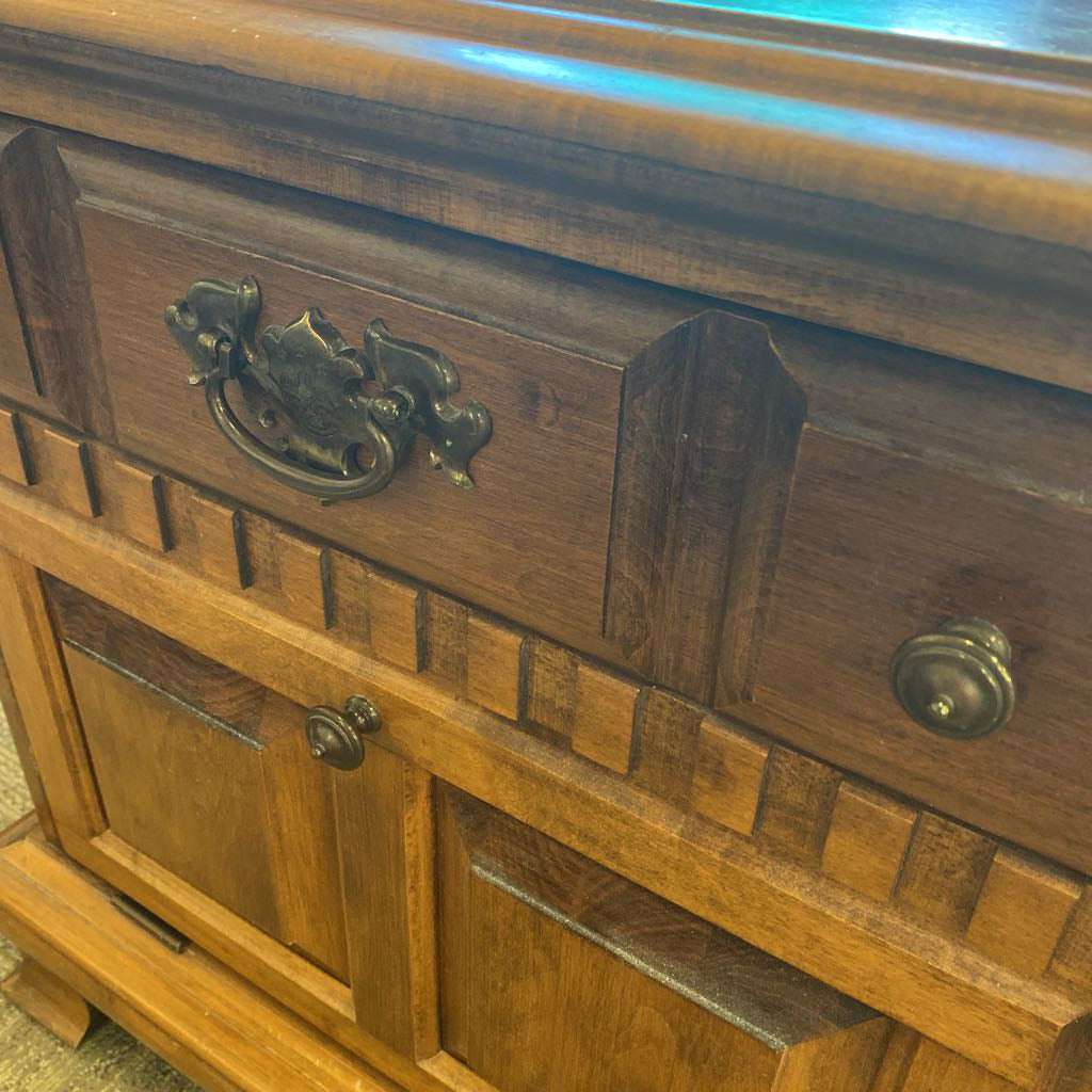 SPRAGUE & CARLTON Traditional Style Nightstand (AS IS)