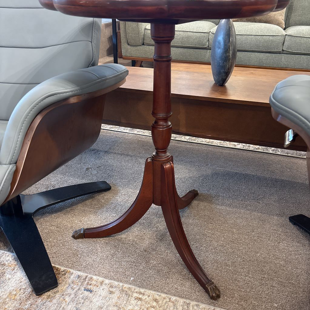 Vintage Mahogany Scalloped Side Table C SIDE TABLES