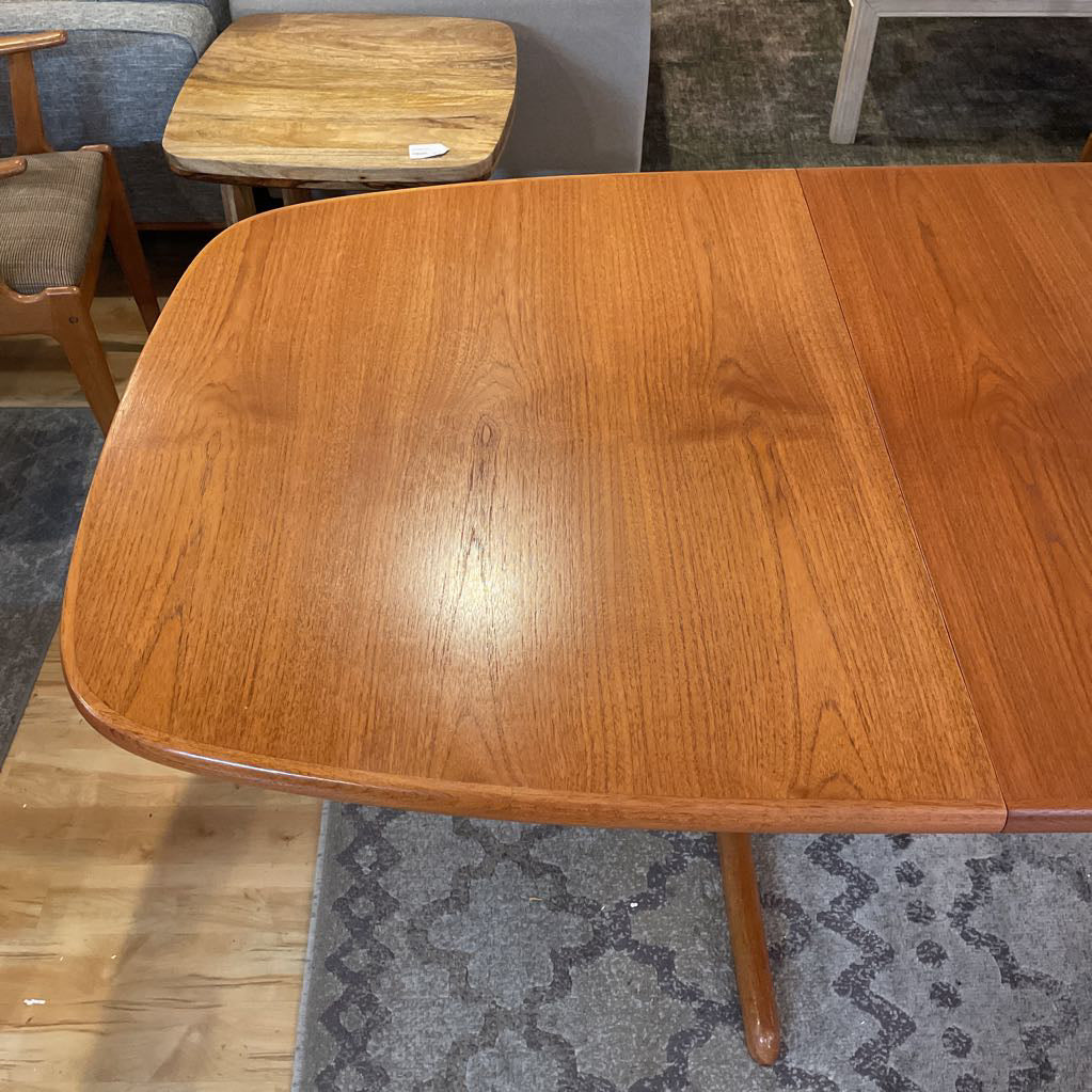 Skovby Teak Expanding Trestle Dining Table & Set of 8 Chairs C DINING TABLES