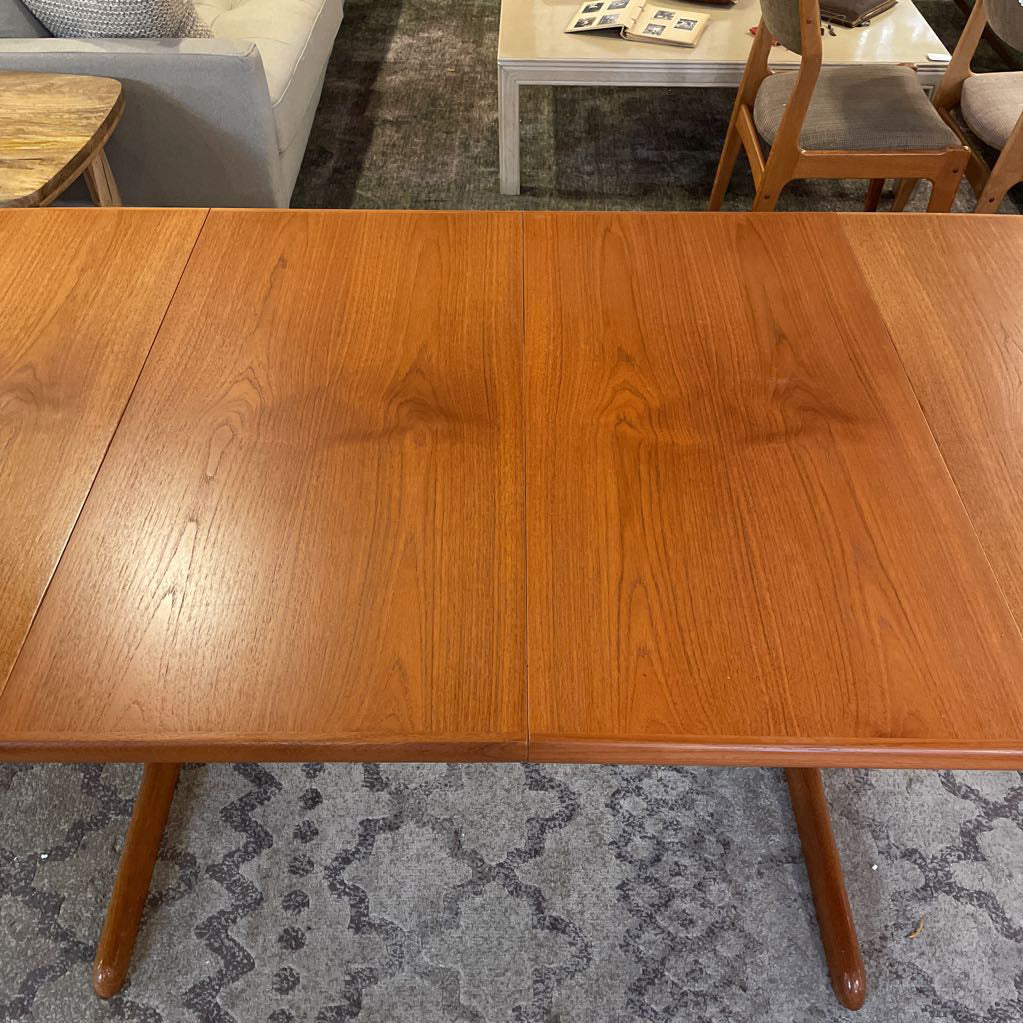 Skovby Teak Expanding Trestle Dining Table & Set of 8 Chairs C DINING TABLES