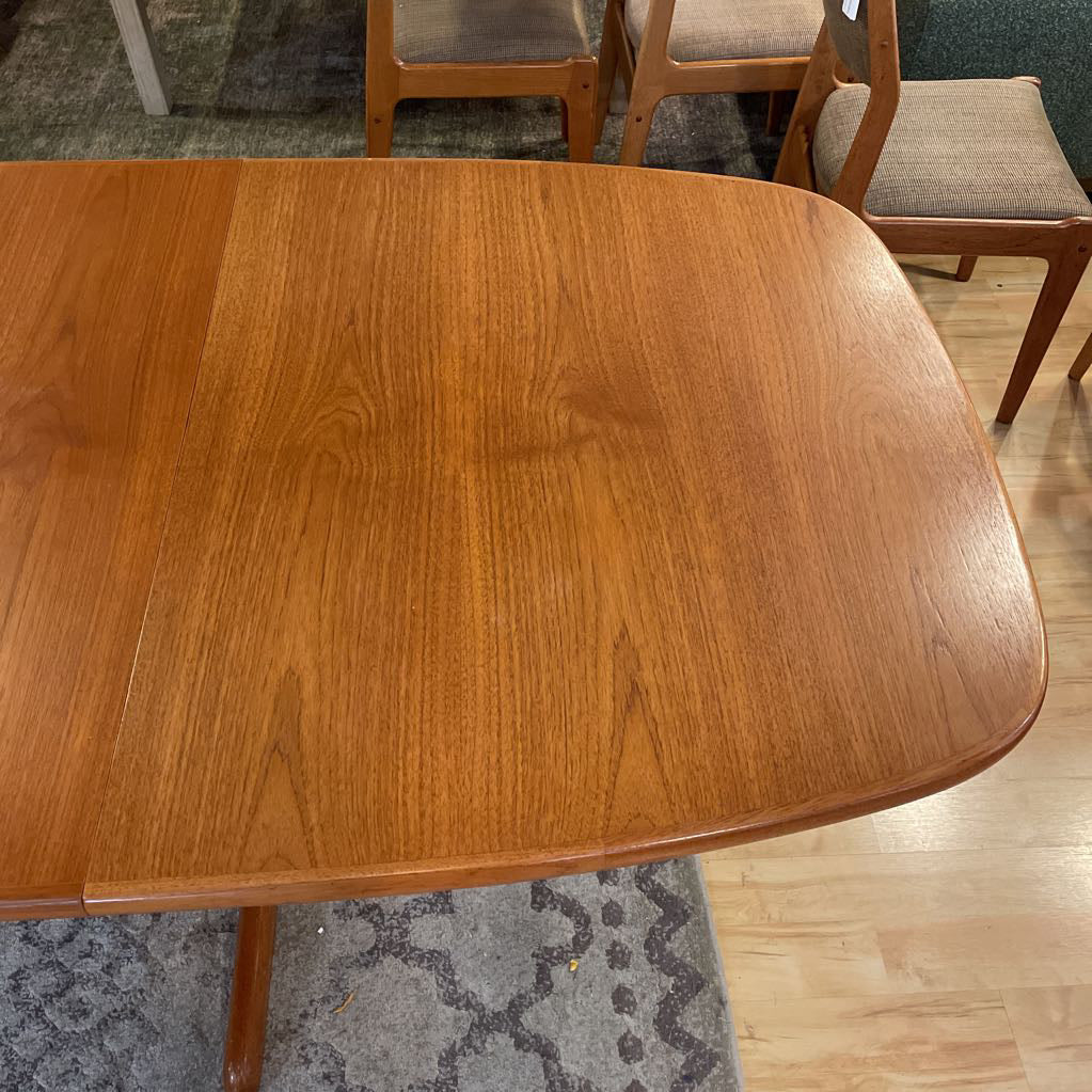 Skovby Teak Expanding Trestle Dining Table & Set of 8 Chairs C DINING TABLES