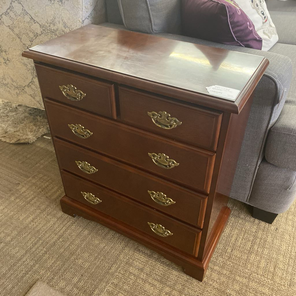 Small Traditional Style Chest Nightstand
