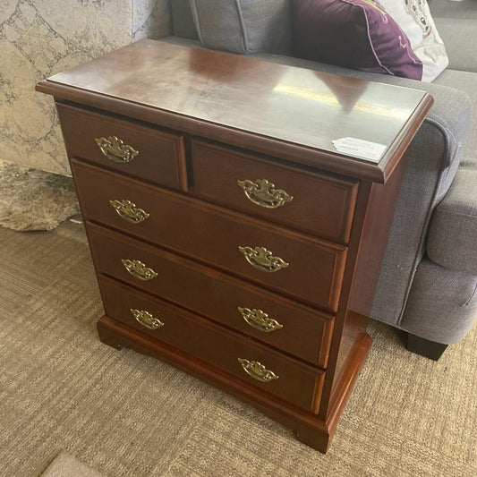 Small Traditional Style Chest Nightstand