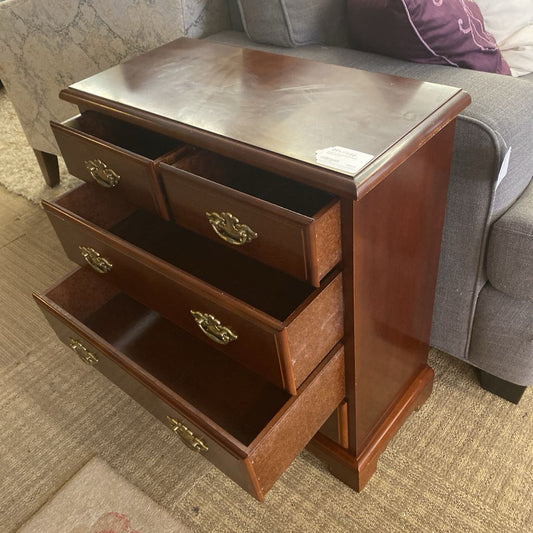 Small Traditional Style Chest Nightstand