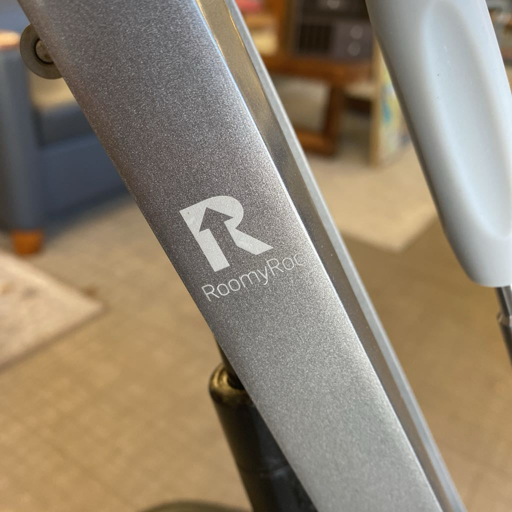 ROOMY ROC Rolling Laptop Table Stool