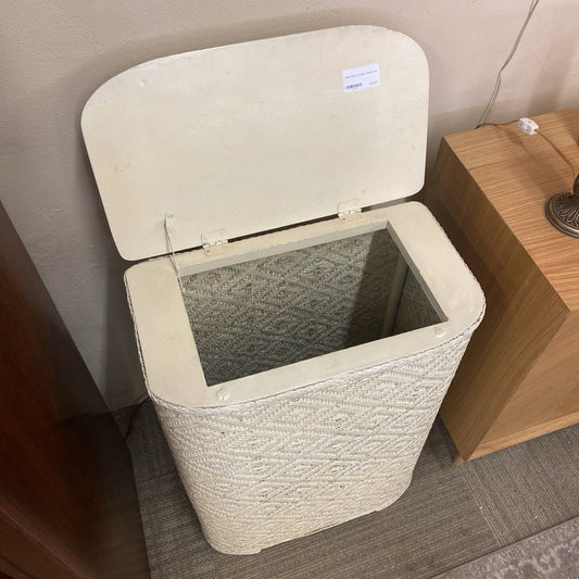 White Woven Vintage Hamper