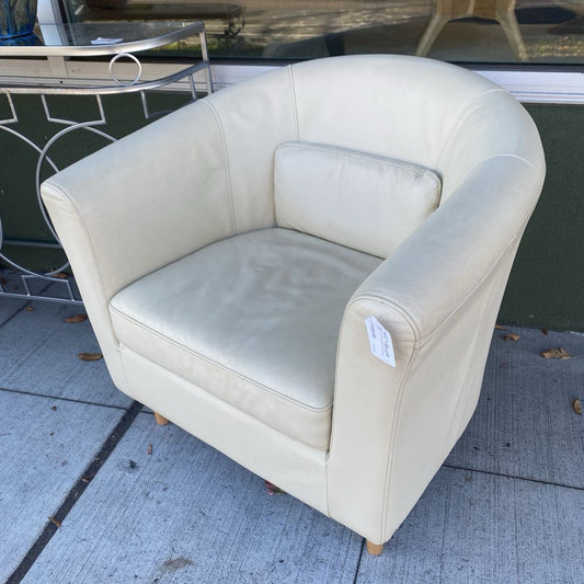 Cream Leatherette Barrell Chair U ACCENT CHAIRS