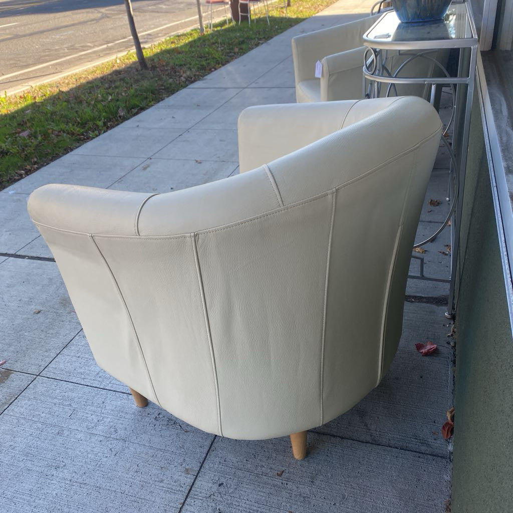 Cream Leatherette Barrell Chair U ACCENT CHAIRS