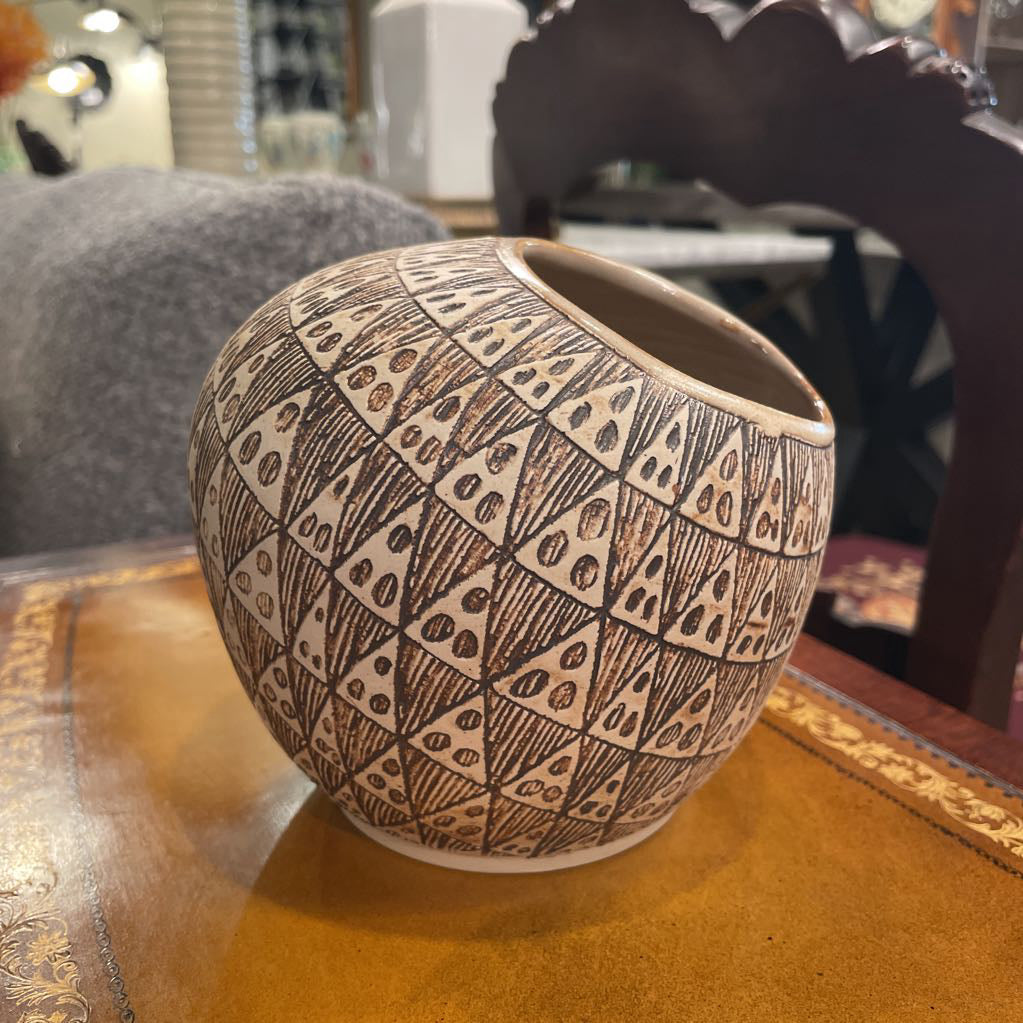 SW Art Pottery Vase with Triangles Design