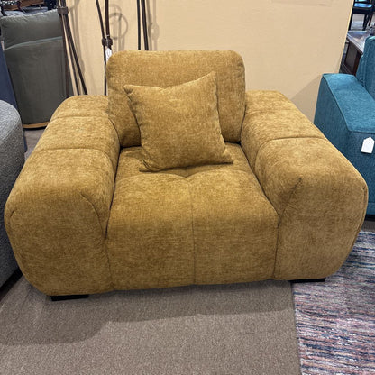 Amber Tufted Accent Chair U ACCENT CHAIRS