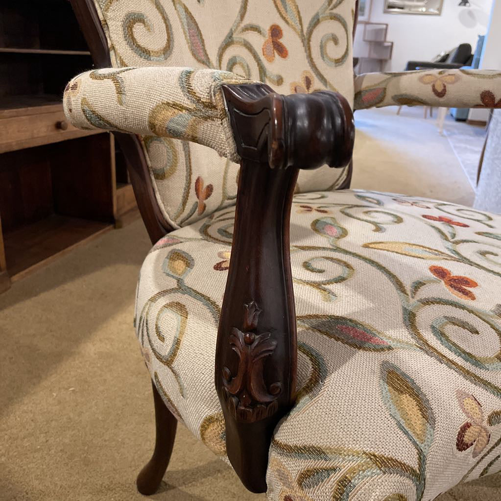 Victorian Style Carved Wood Leaf Patterned Chair U ACCENT CHAIRS