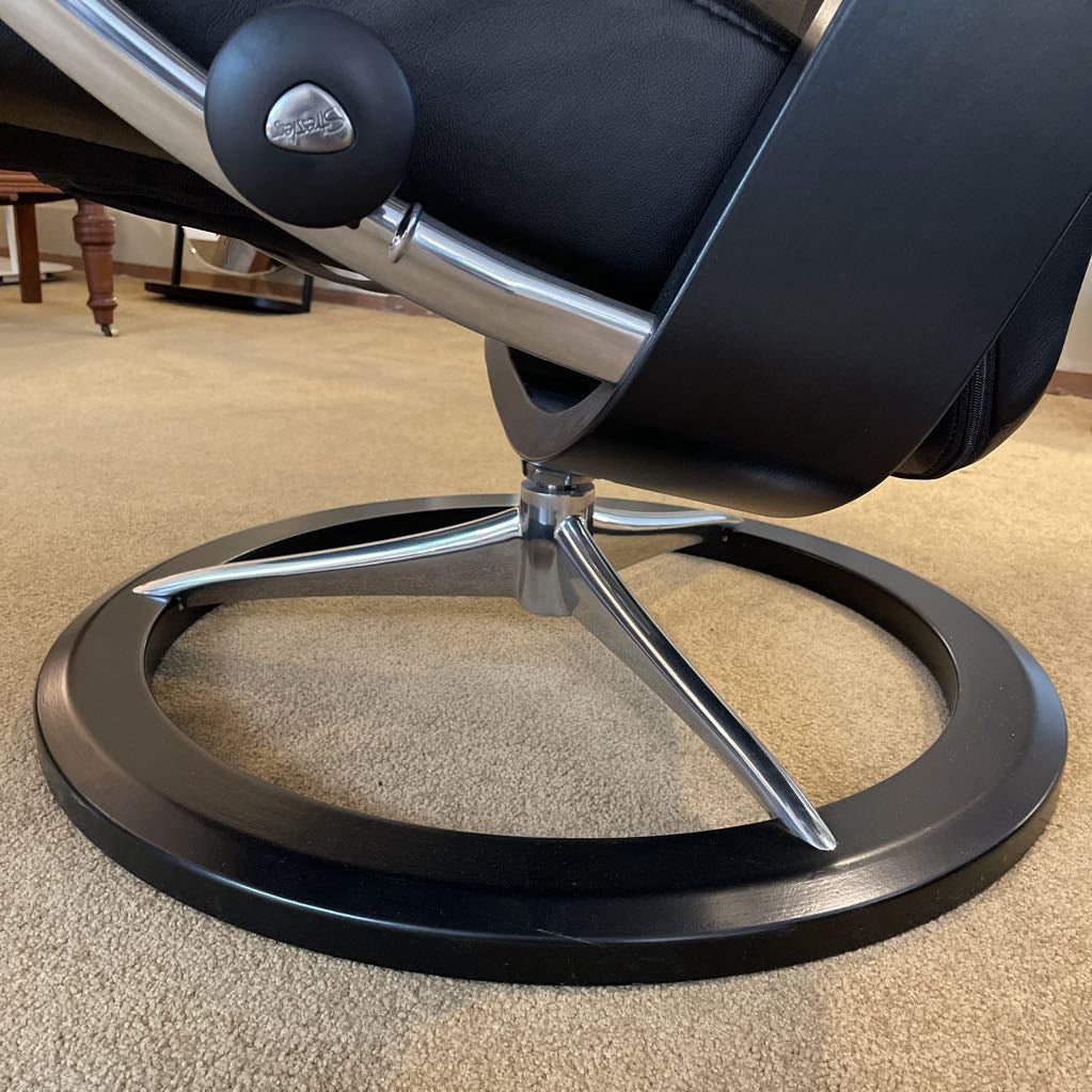 Ekornes Black Leather Medium Recliner & Ottoman U ACCENT CHAIRS