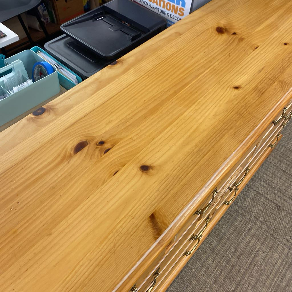BROYHILL Traditional Pine Lowboy C LOWBOYS