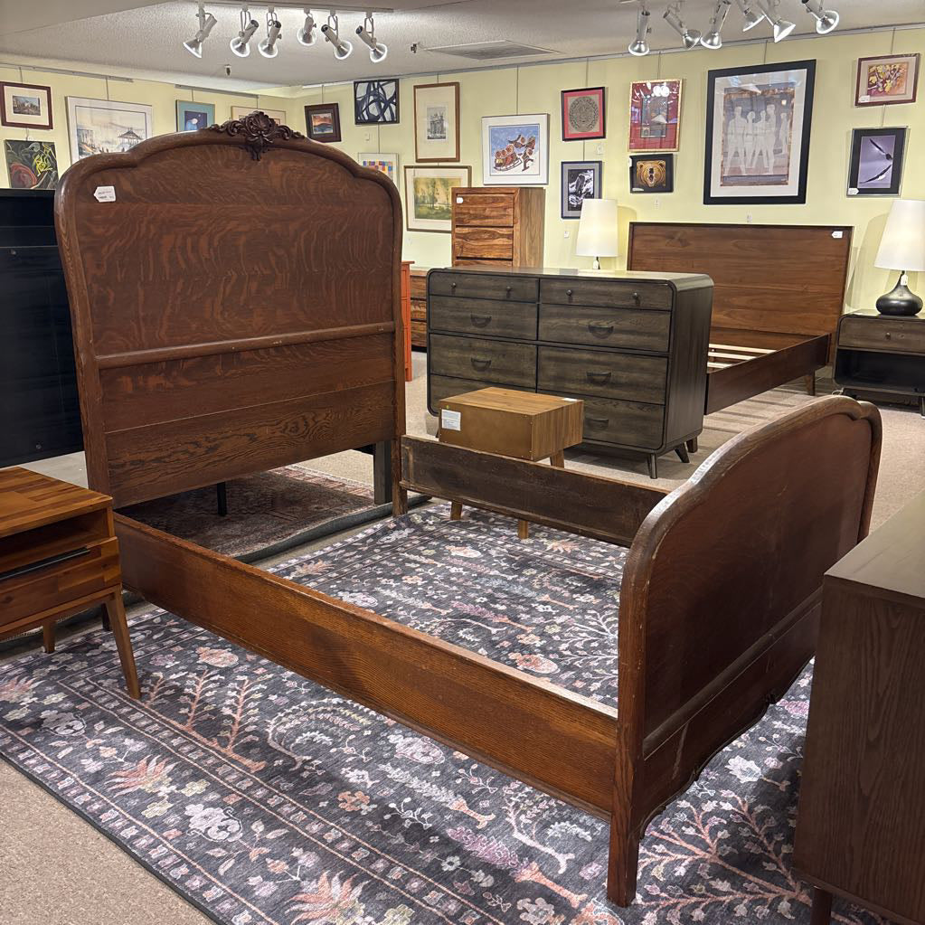 Antique Victorian Style Queen Bedframe C BED FRAMES