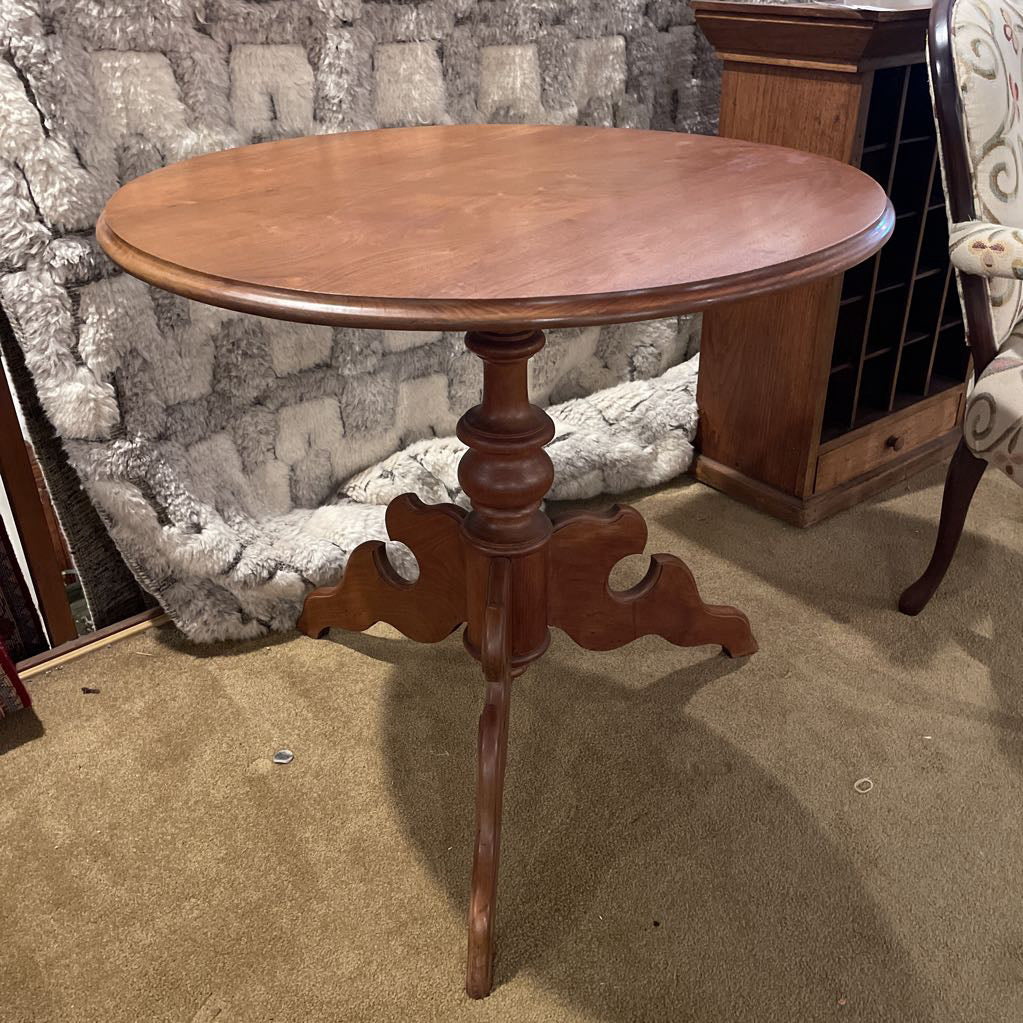 Walnut Round Pedestal Parlour Table with Flip Top C SIDE TABLES