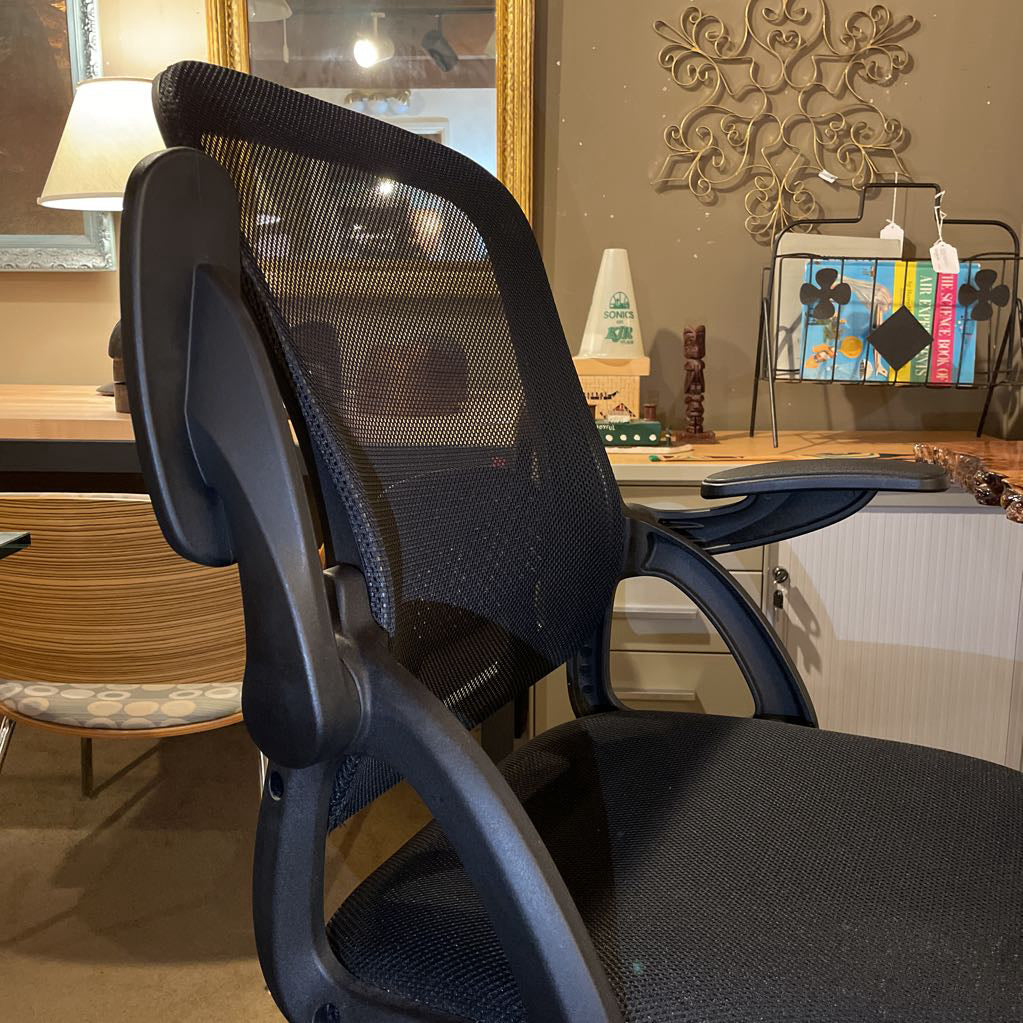 Black Mesh Back Adjustable Office Chair