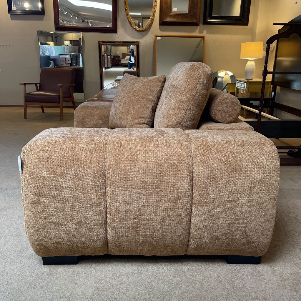 Amber Tufted Accent Chair U ACCENT CHAIRS