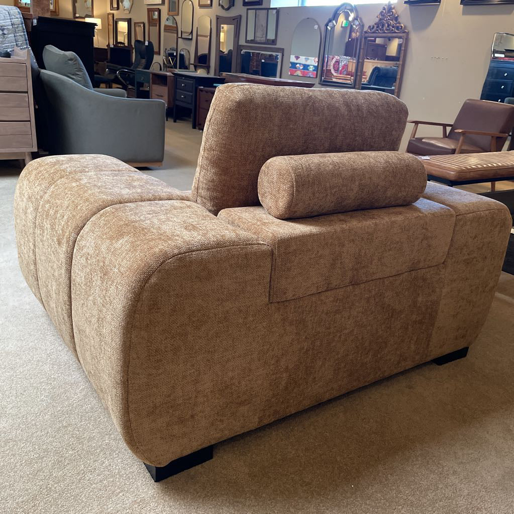 Amber Tufted Accent Chair U ACCENT CHAIRS